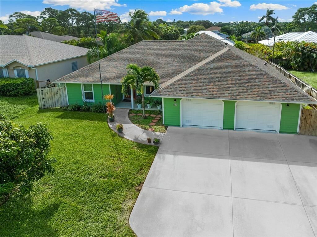 Property Photo:  945 17th Lane SW  FL 32962 