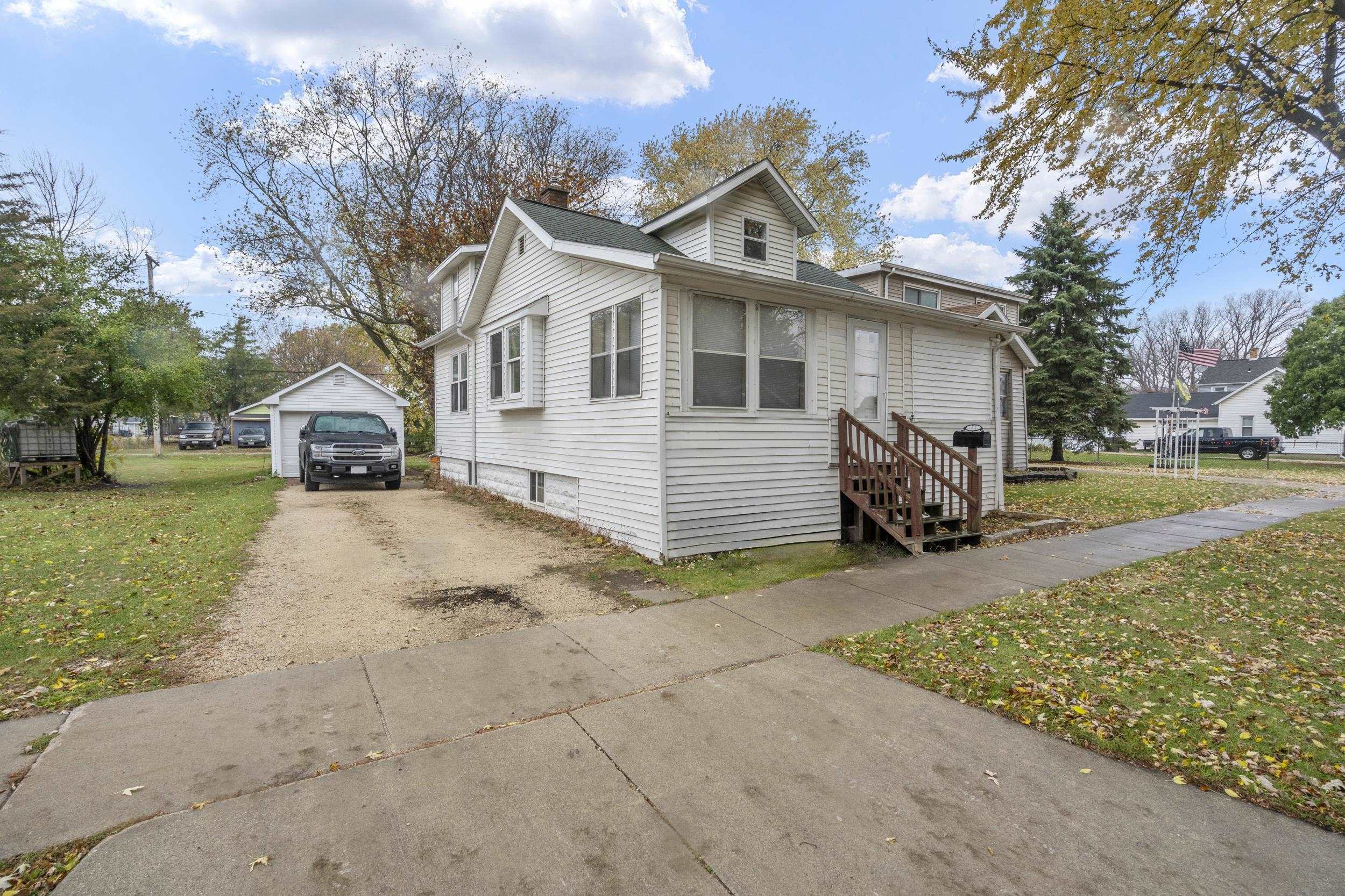 Property Photo:  242 N Lincoln Avenue  WI 54935-3218 