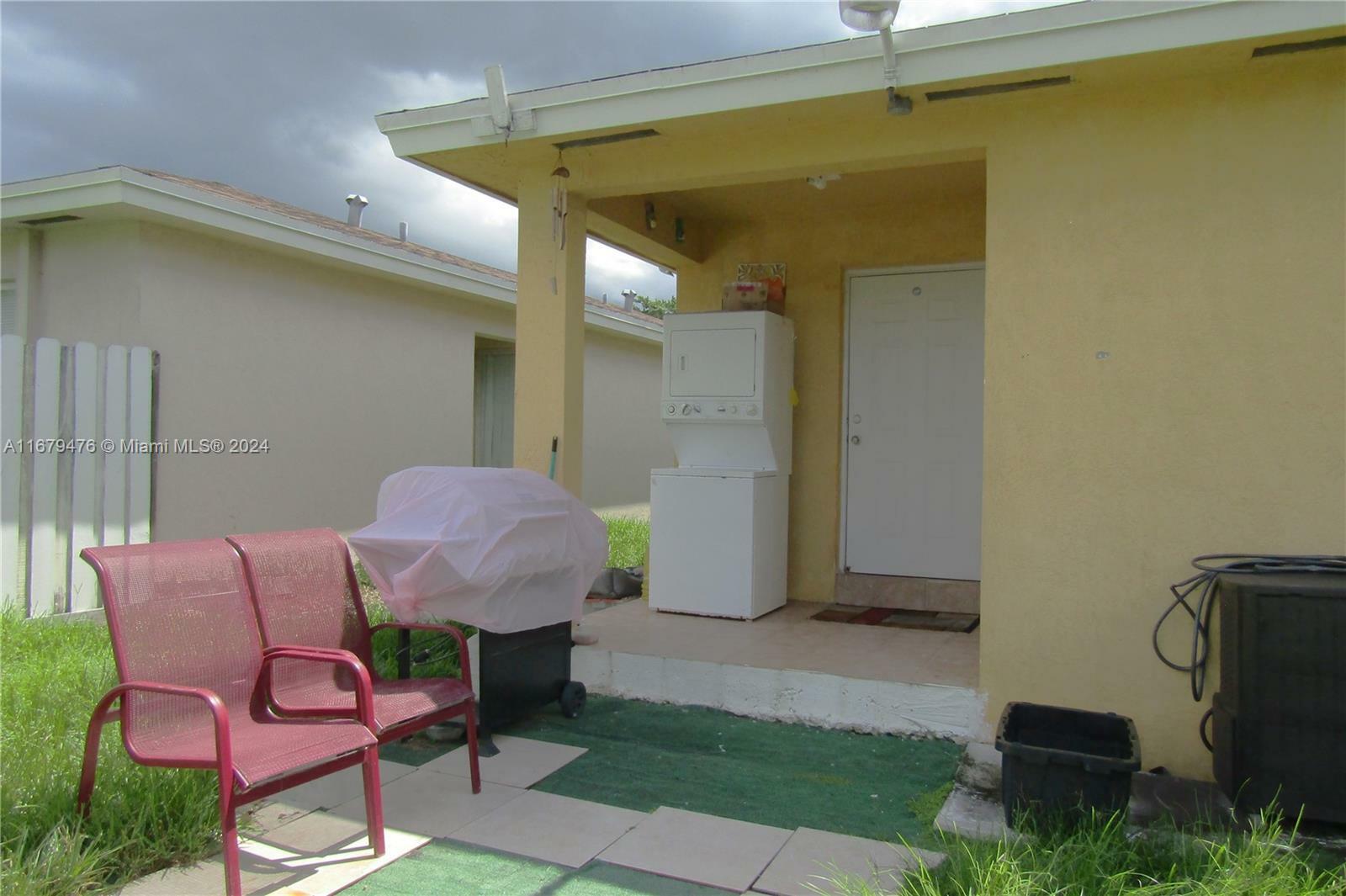 Property Photo:  942 SW 8th Pl -  FL 33034 