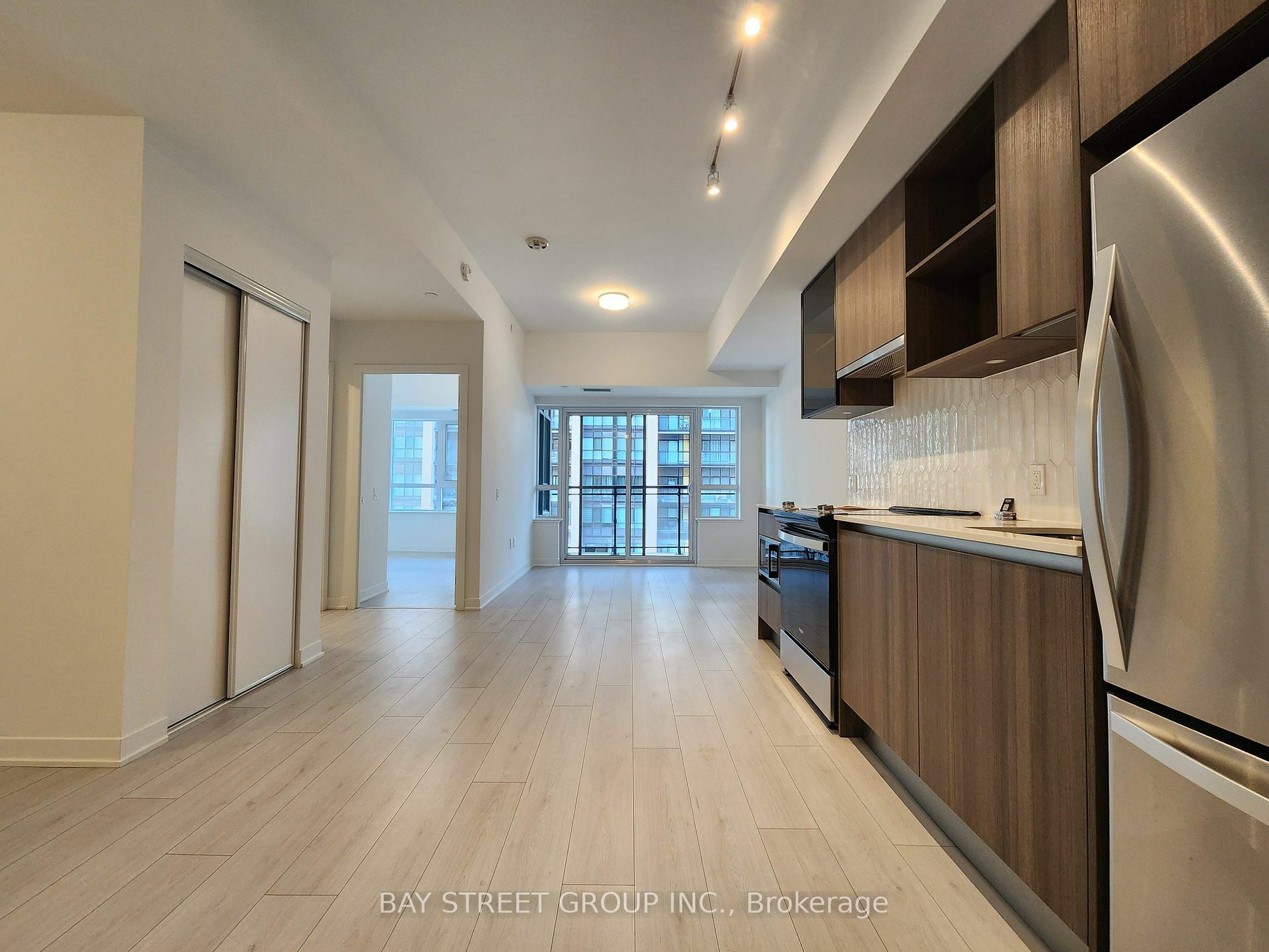 Property Photo:  395 Dundas St W 521  ON L6M 5R8 