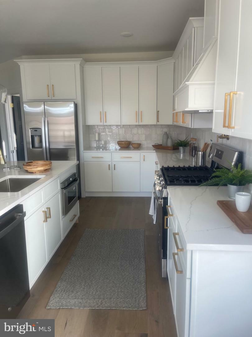 Property Photo: 7519 Ridge 204 PA 19128