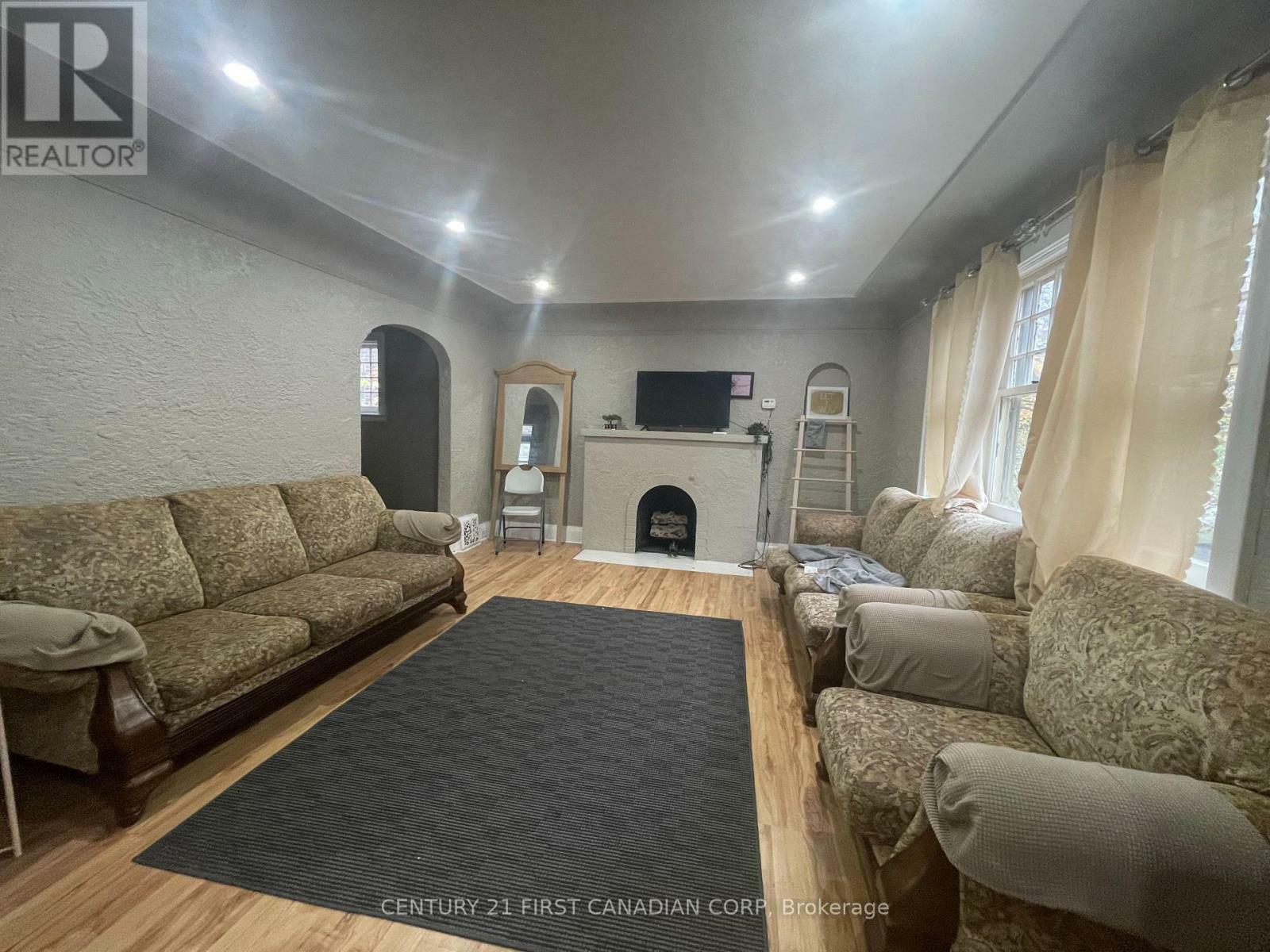 Property Photo:  300 Huron Street  ON N6A 2K2 