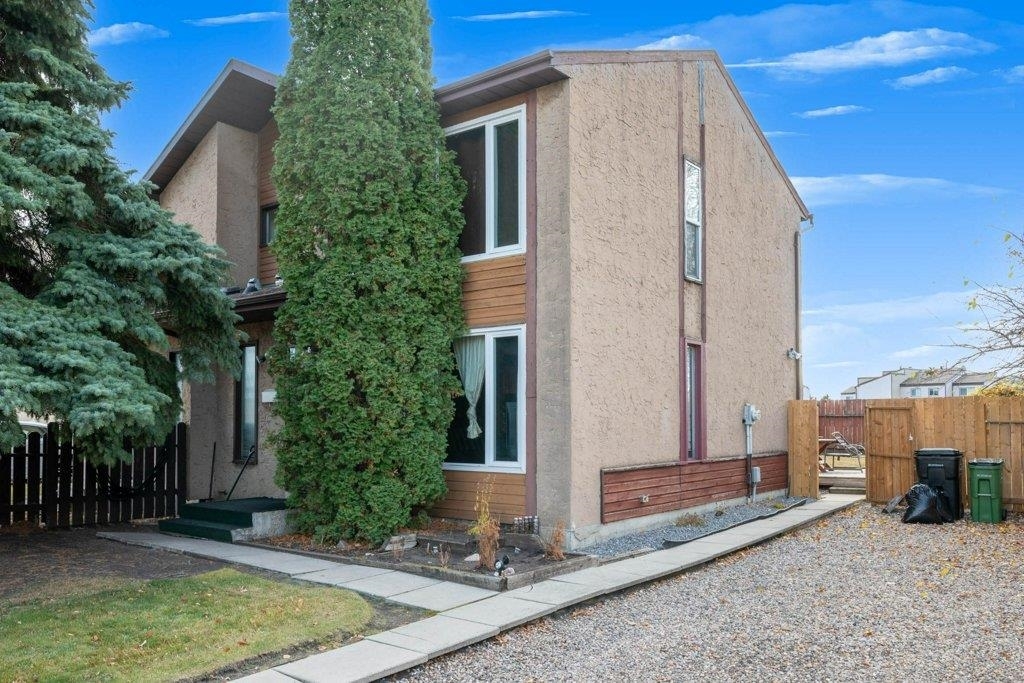 2513 149 Avenue NW  Edmonton AB T5Y 2G6 photo