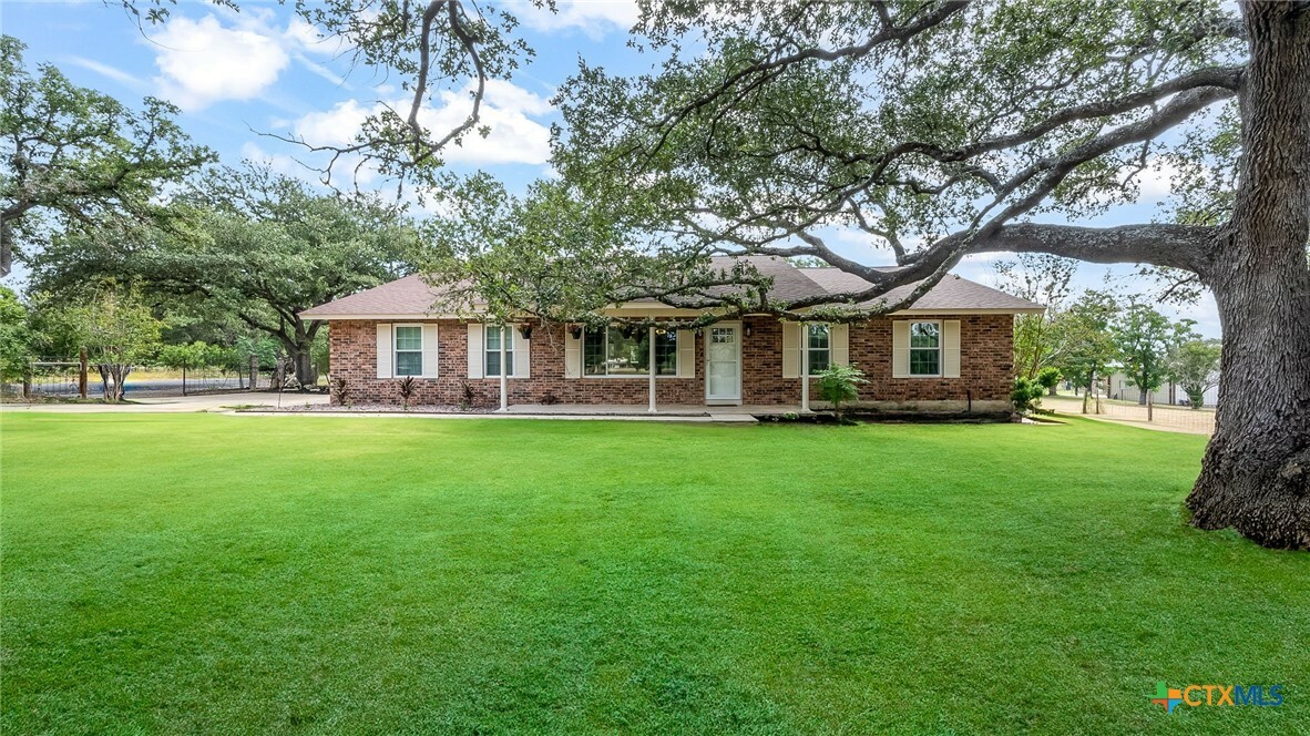 Property Photo:  509 Rudeloff Rd  TX 78155 