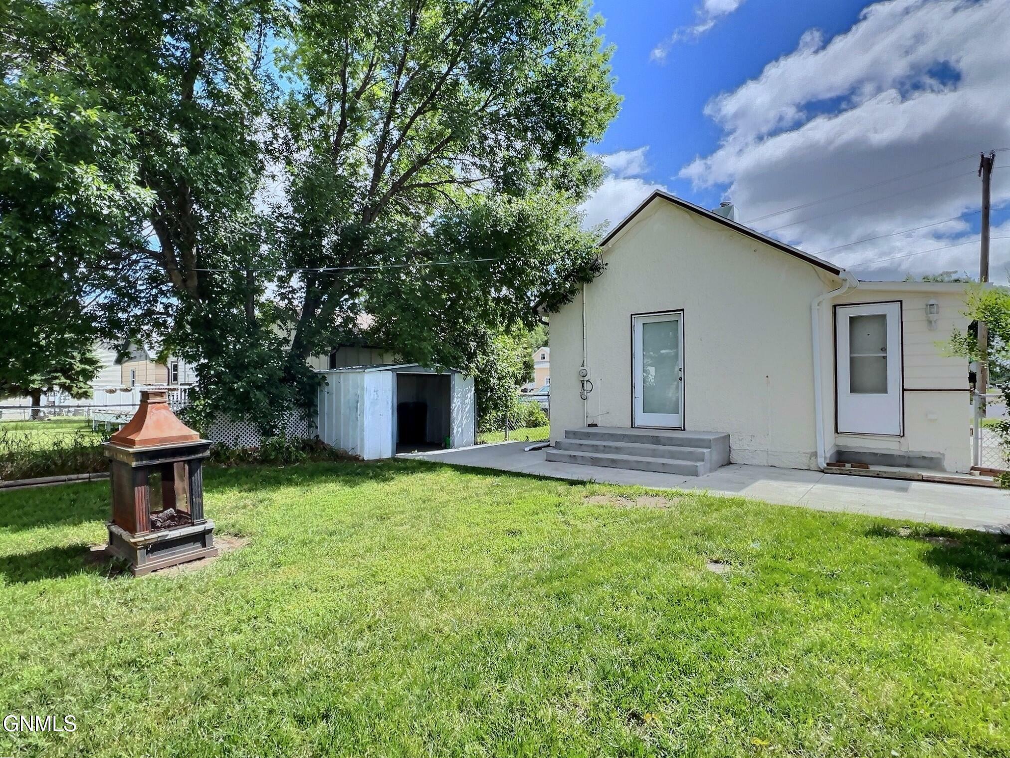 Property Photo:  322 S 12th Street  ND 58504 