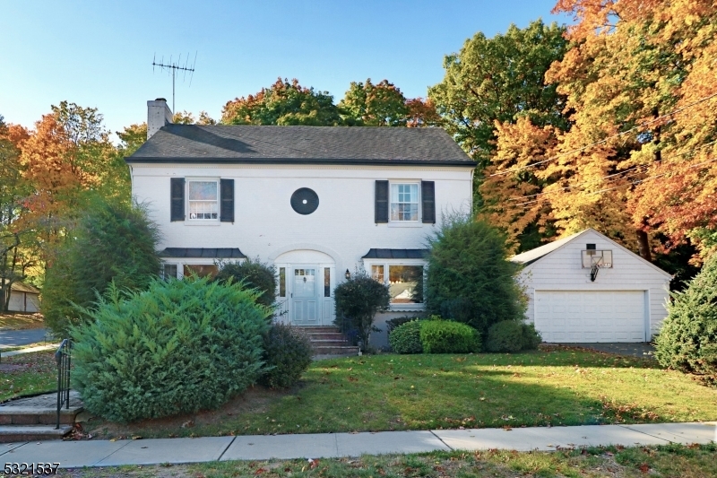 Property Photo:  22 Fairway Avenue  NJ 07052 