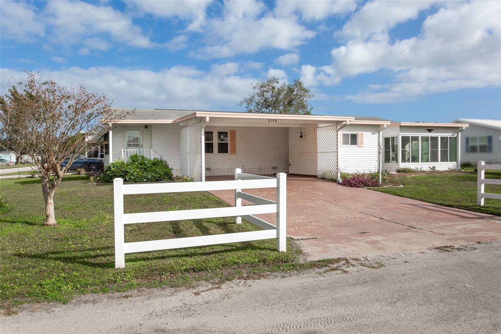 Property Photo: 5146 Cambridge Court FL 34785