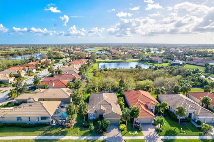 Property Photo: 101 Bellini Court FL 34275