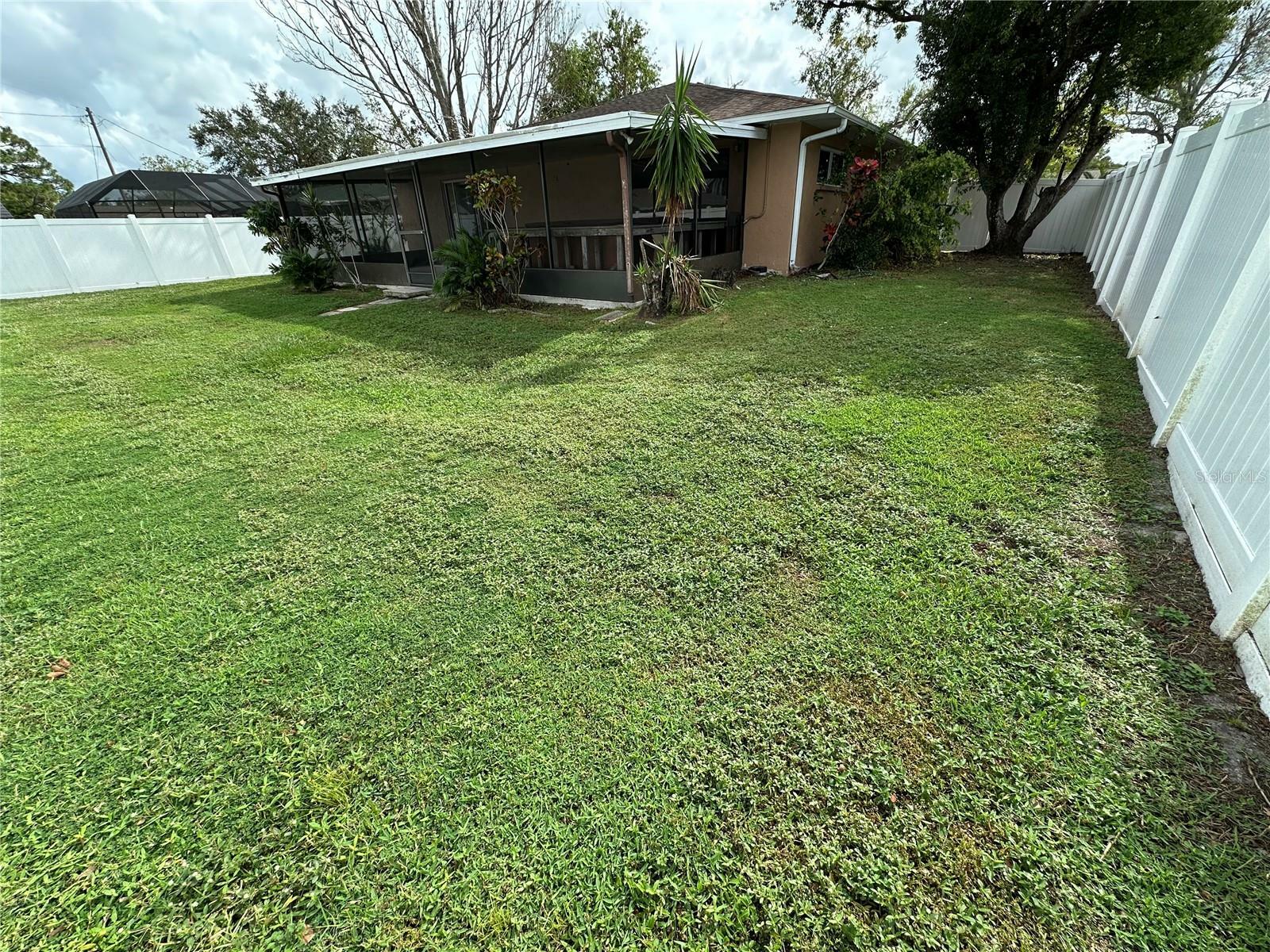 Property Photo:  6811 Friendship Drive  FL 34241 