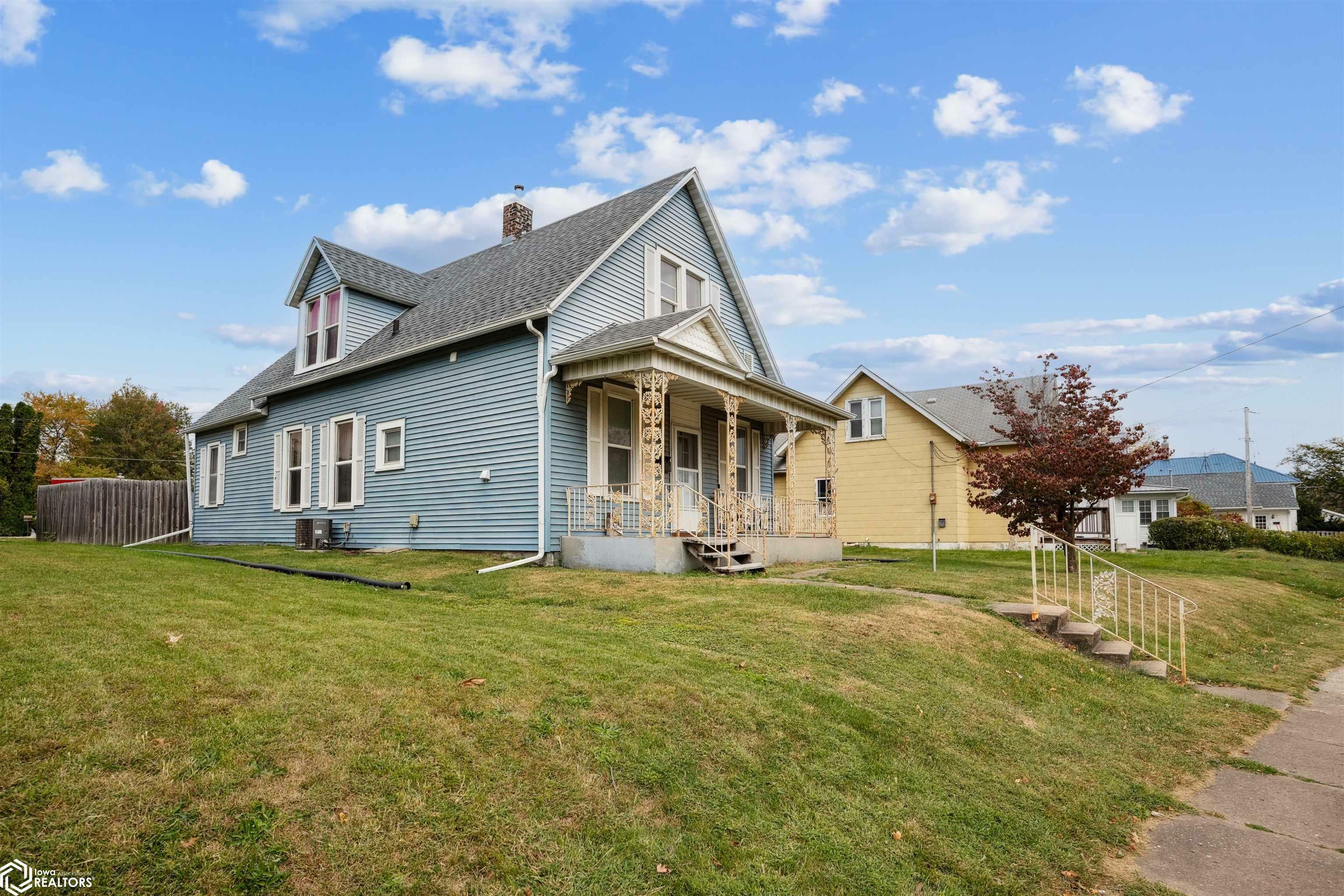 Property Photo:  1818 Mount Pleasant Street  IA 52601 