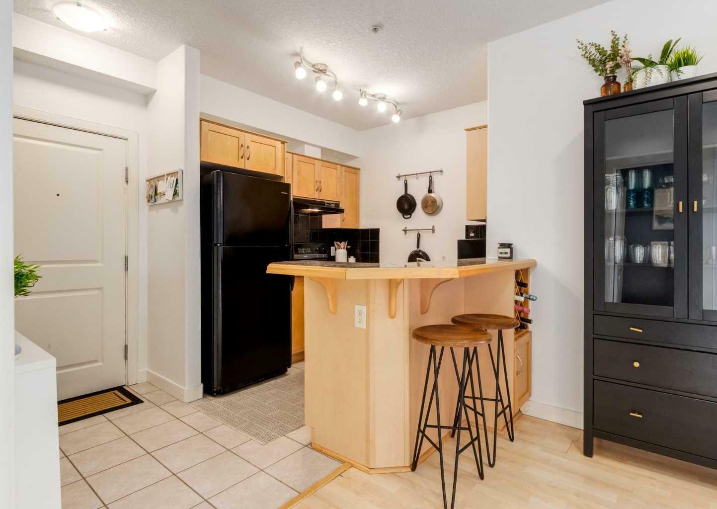 Property Photo:  1800 14A Street SW 323  AB T2T 6K3 