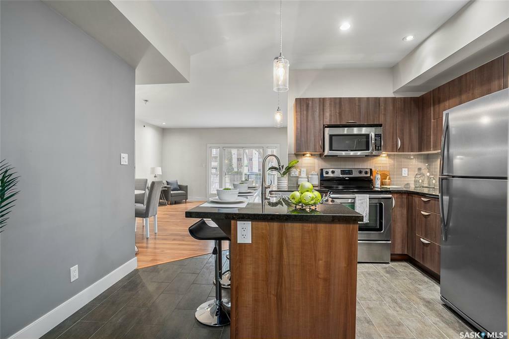 Property Photo:  721 8th Street E 101  SK S7H 0R4 