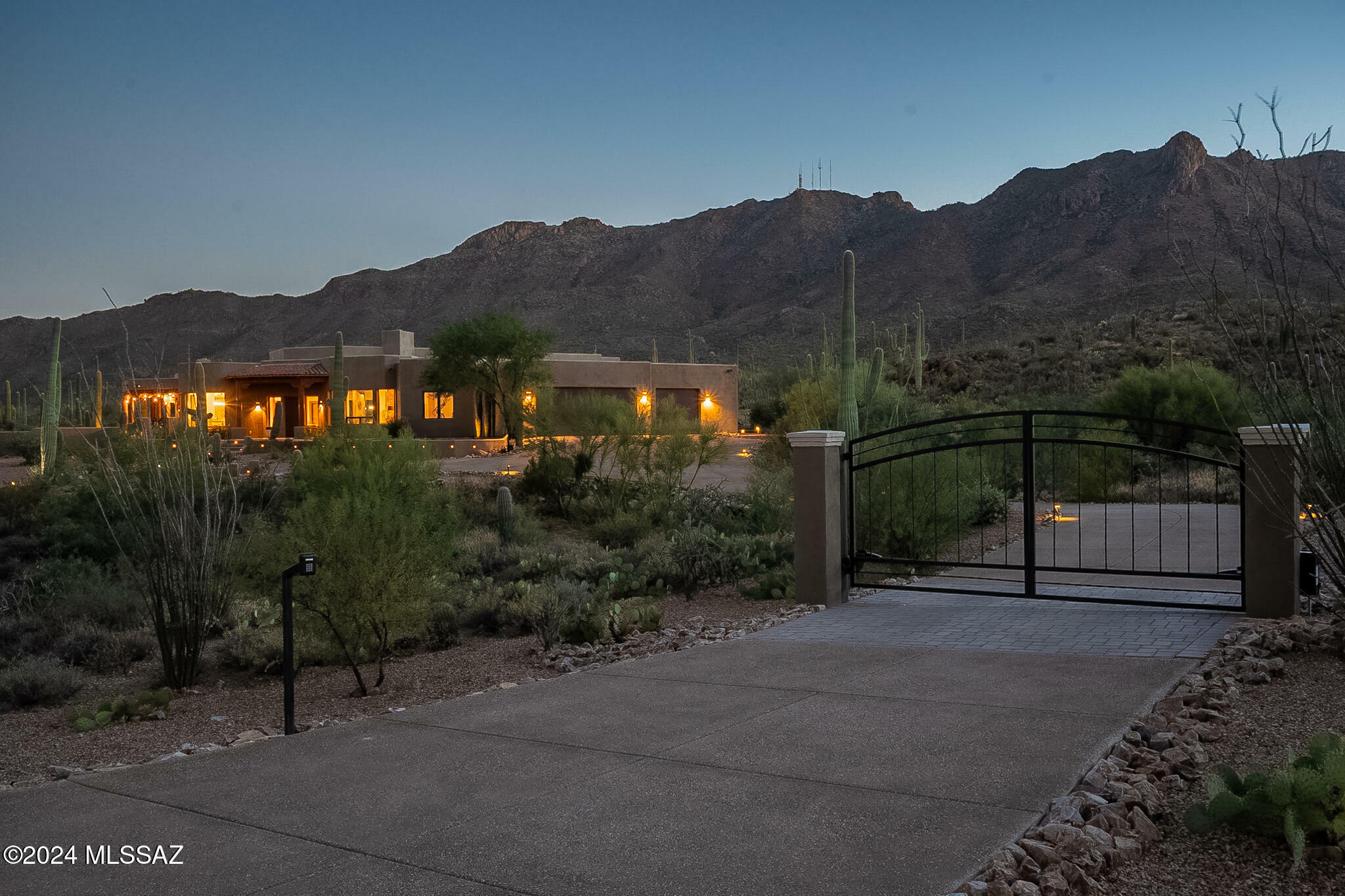 Property Photo:  6929 W Sweetwater Drive  AZ 85745 