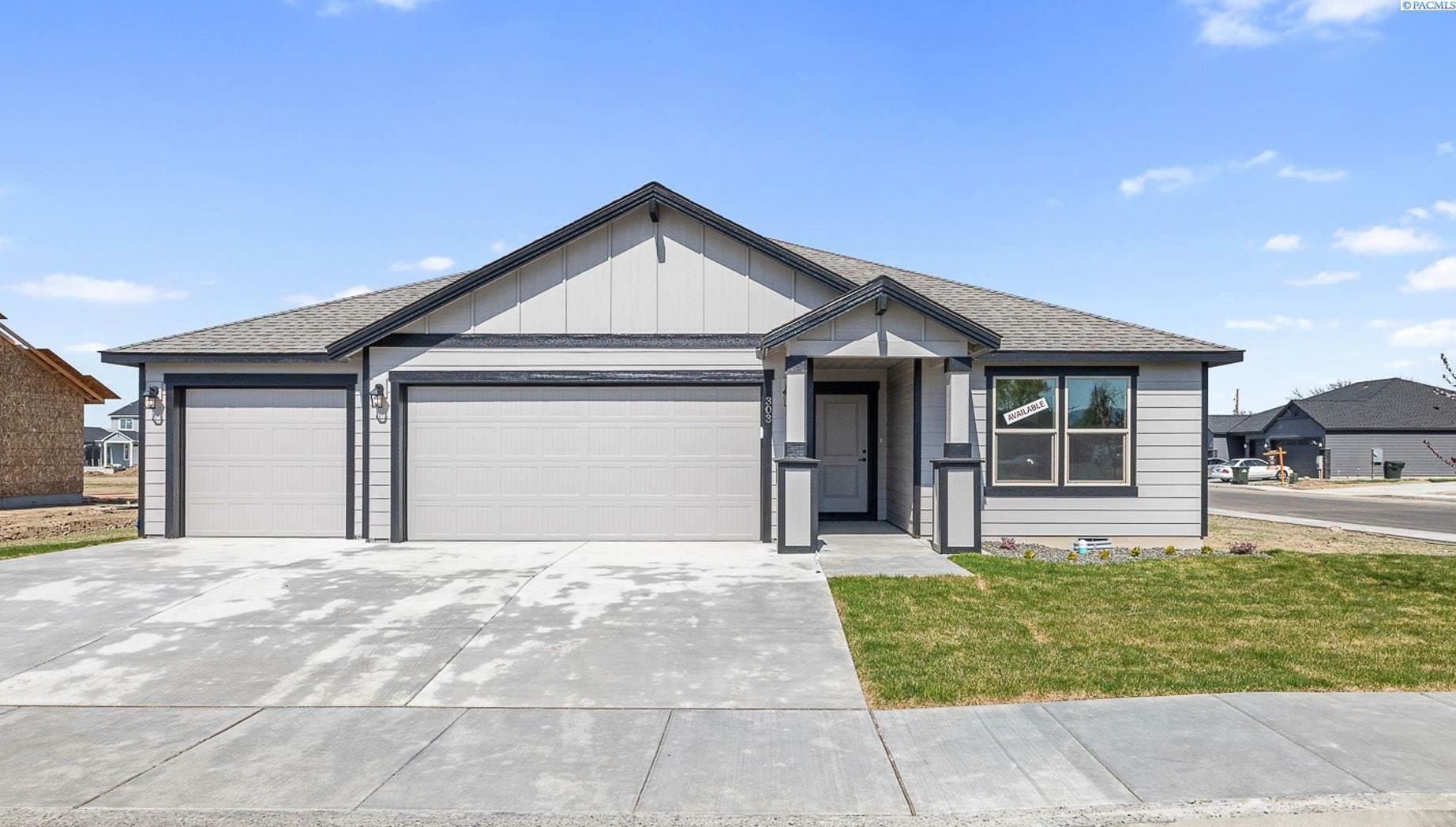 Property Photo: 303 Glenwood Ave WA 98930