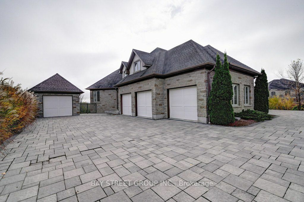 Property Photo:  74 Paddock Crt  ON N2C 2R4 