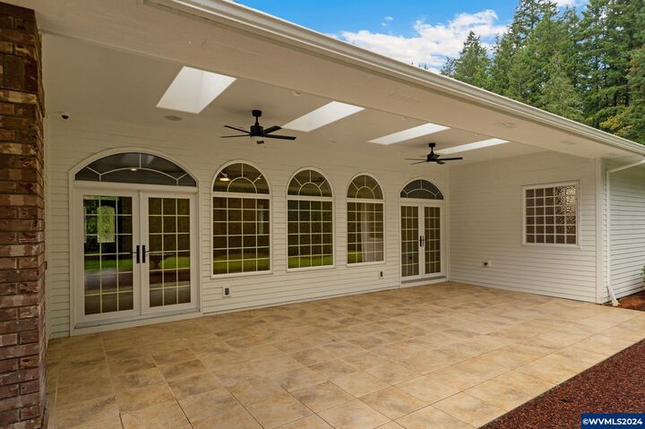 Property Photo: 7474 Battle Creek Rd SE OR 97317