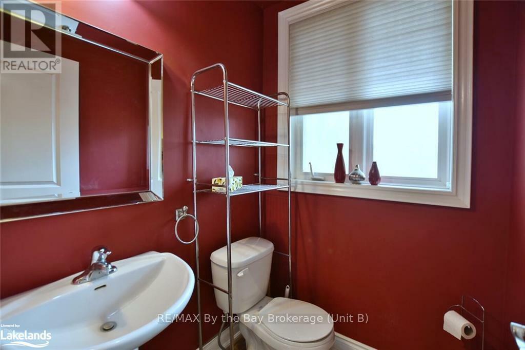 Property Photo:  15 Wally Drive  ON L9Z 0E4 