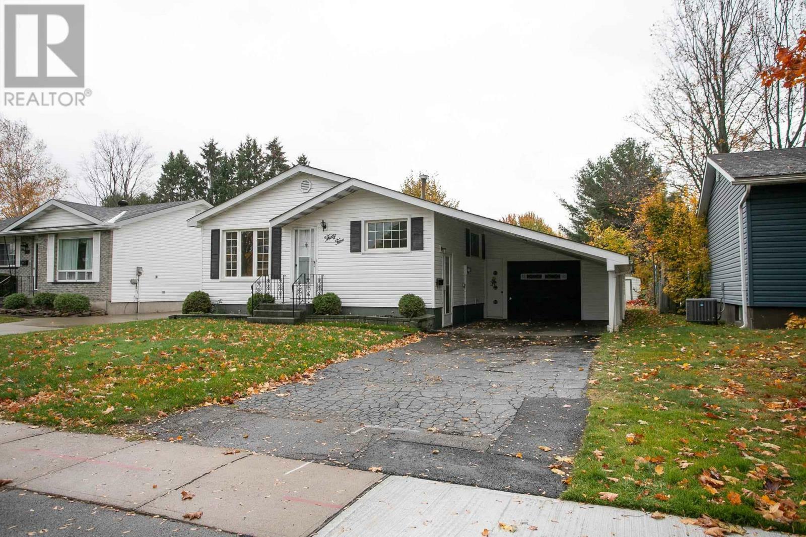 Property Photo:  35 Kerr Dr  ON P6A 5H8 