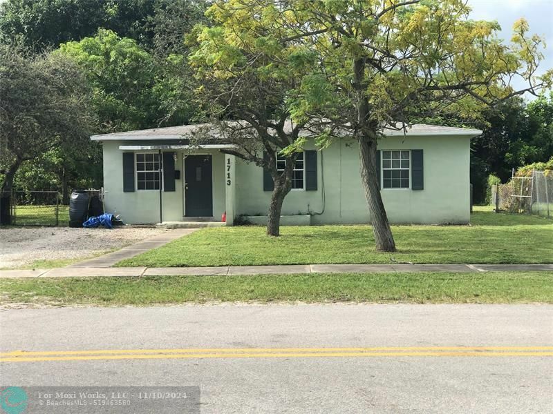 Property Photo:  1713 NW 14th Ct  FL 33311 