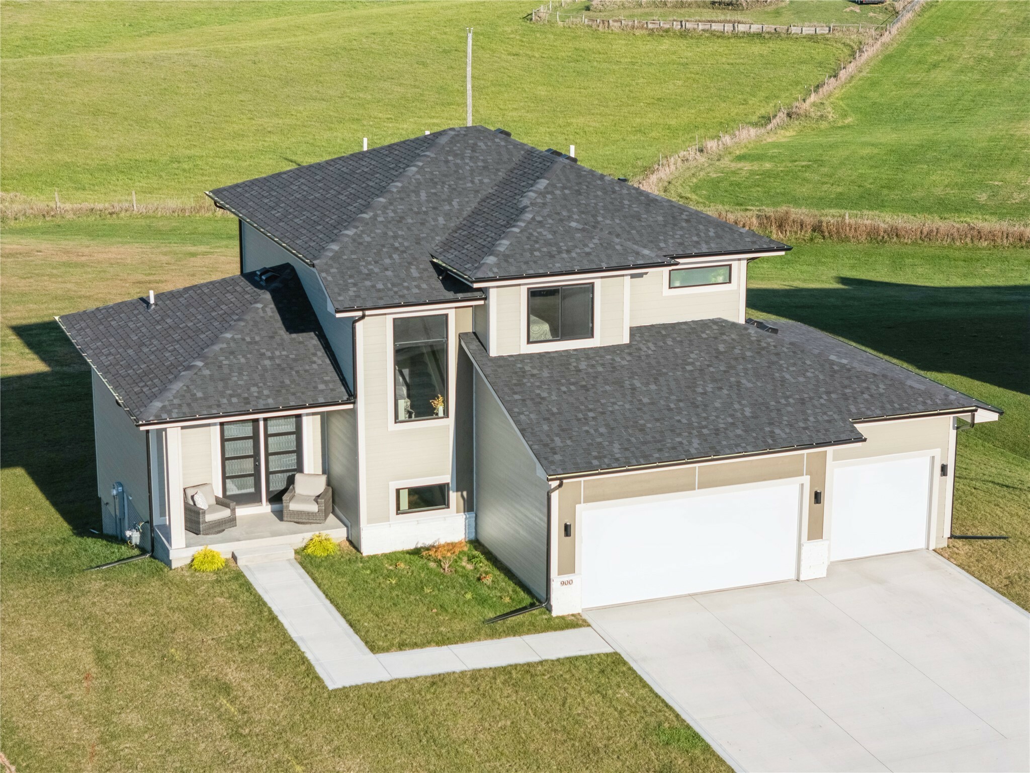 Property Photo: 900 Lakeview Drive IA 50219