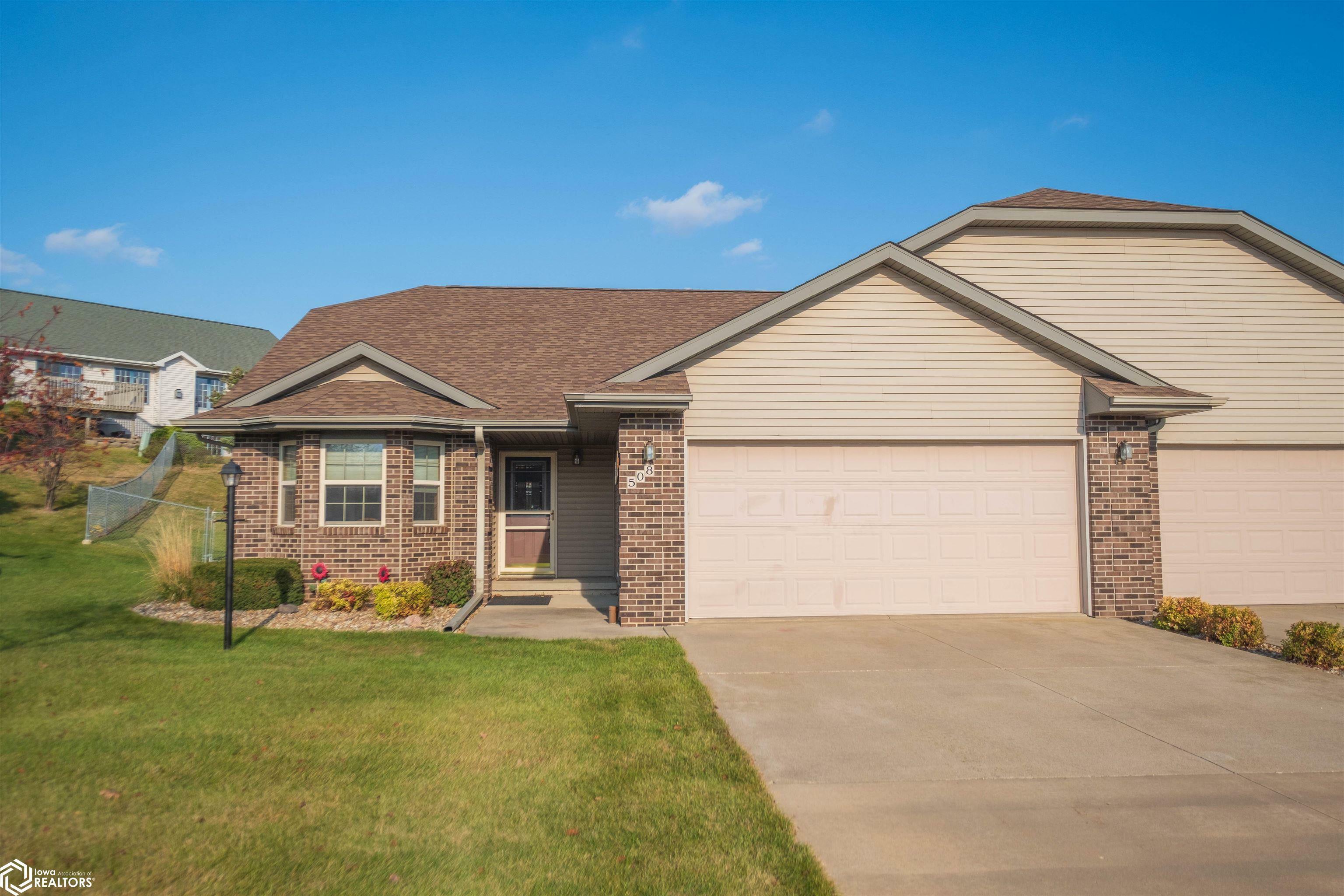 Property Photo: 508 Edgebrook Court IA 50158