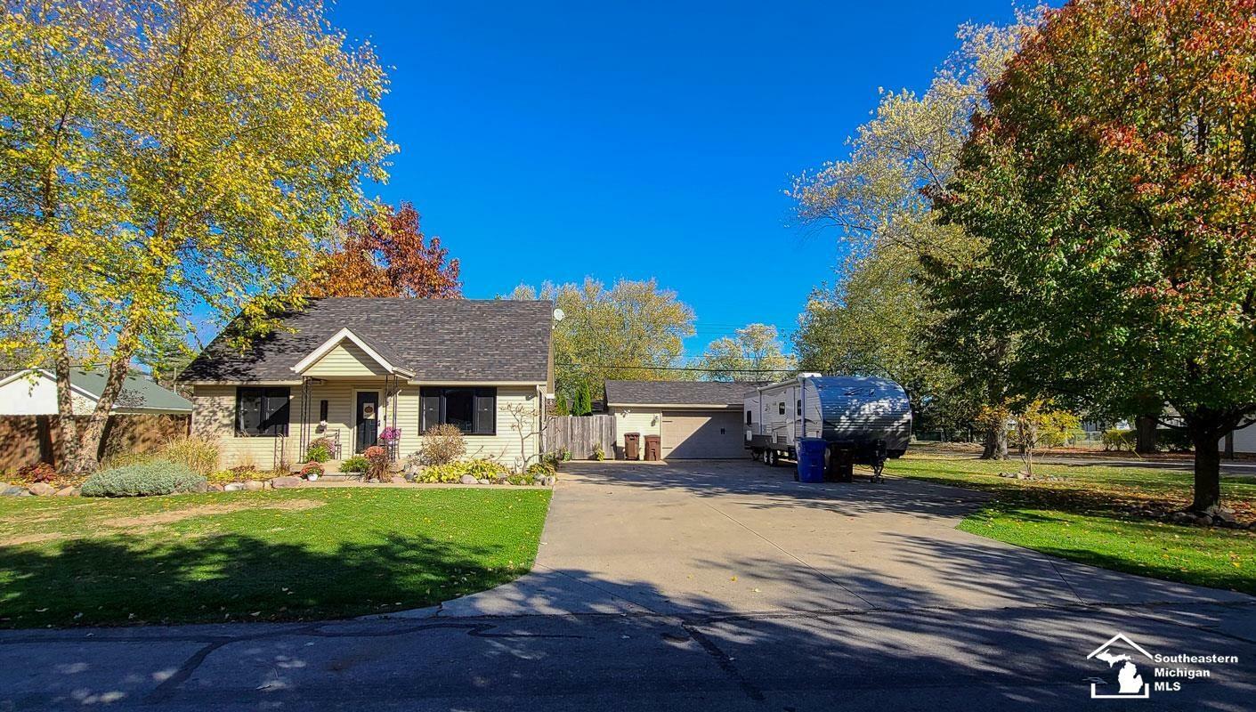 Property Photo:  3585 Lakeview Drive  MI 48162 