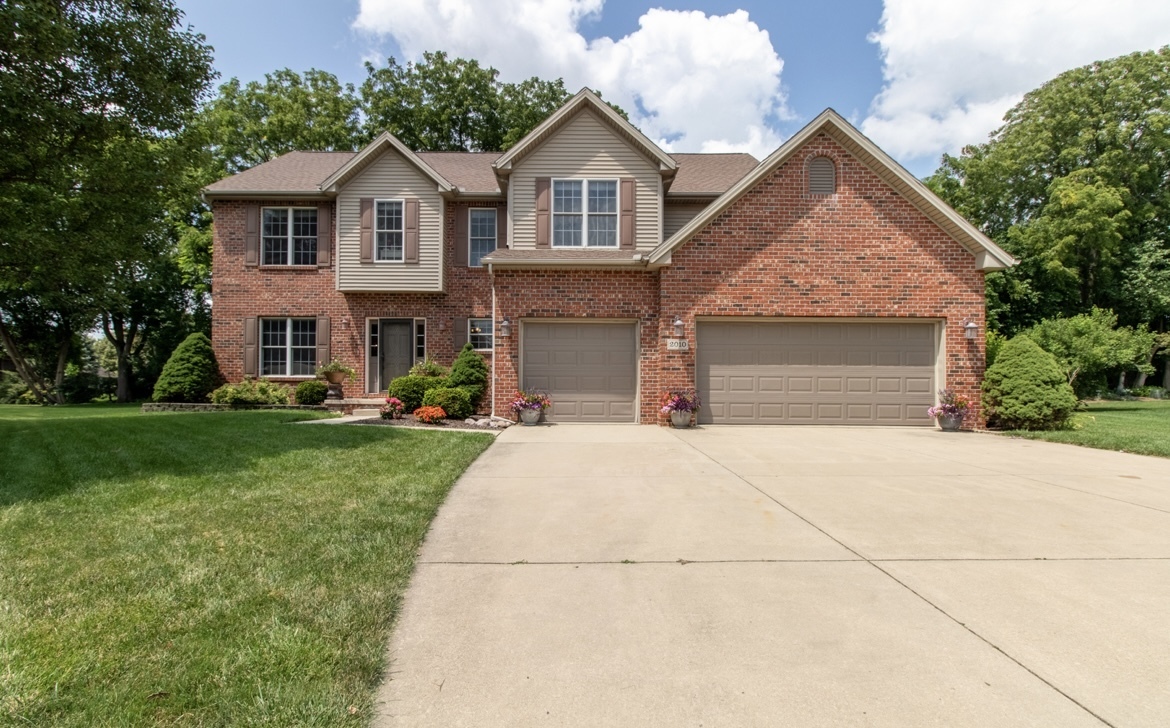 Property Photo:  2010 Trotter Lane  IL 61704 