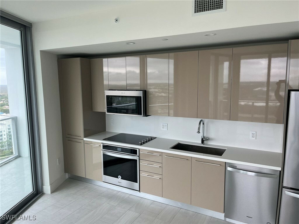 Property Photo:  2000 Metropica Way 1704  FL 33326 