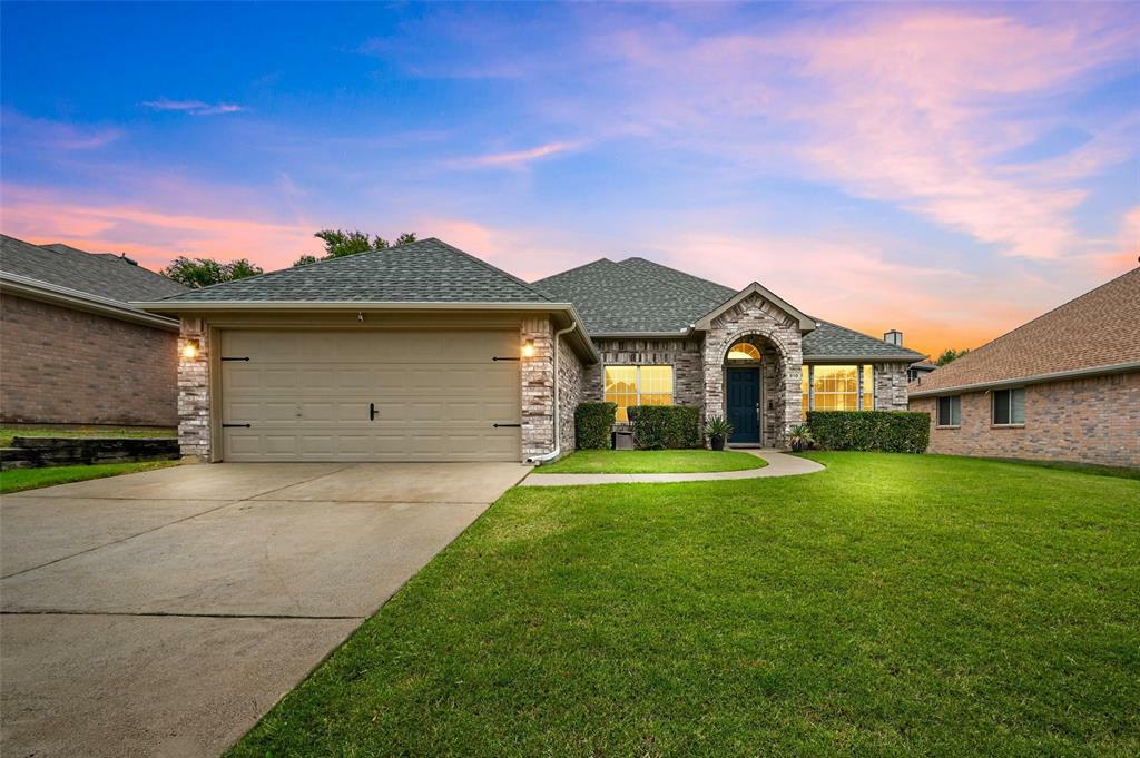 Property Photo:  810 Ogden Drive  TX 76001 