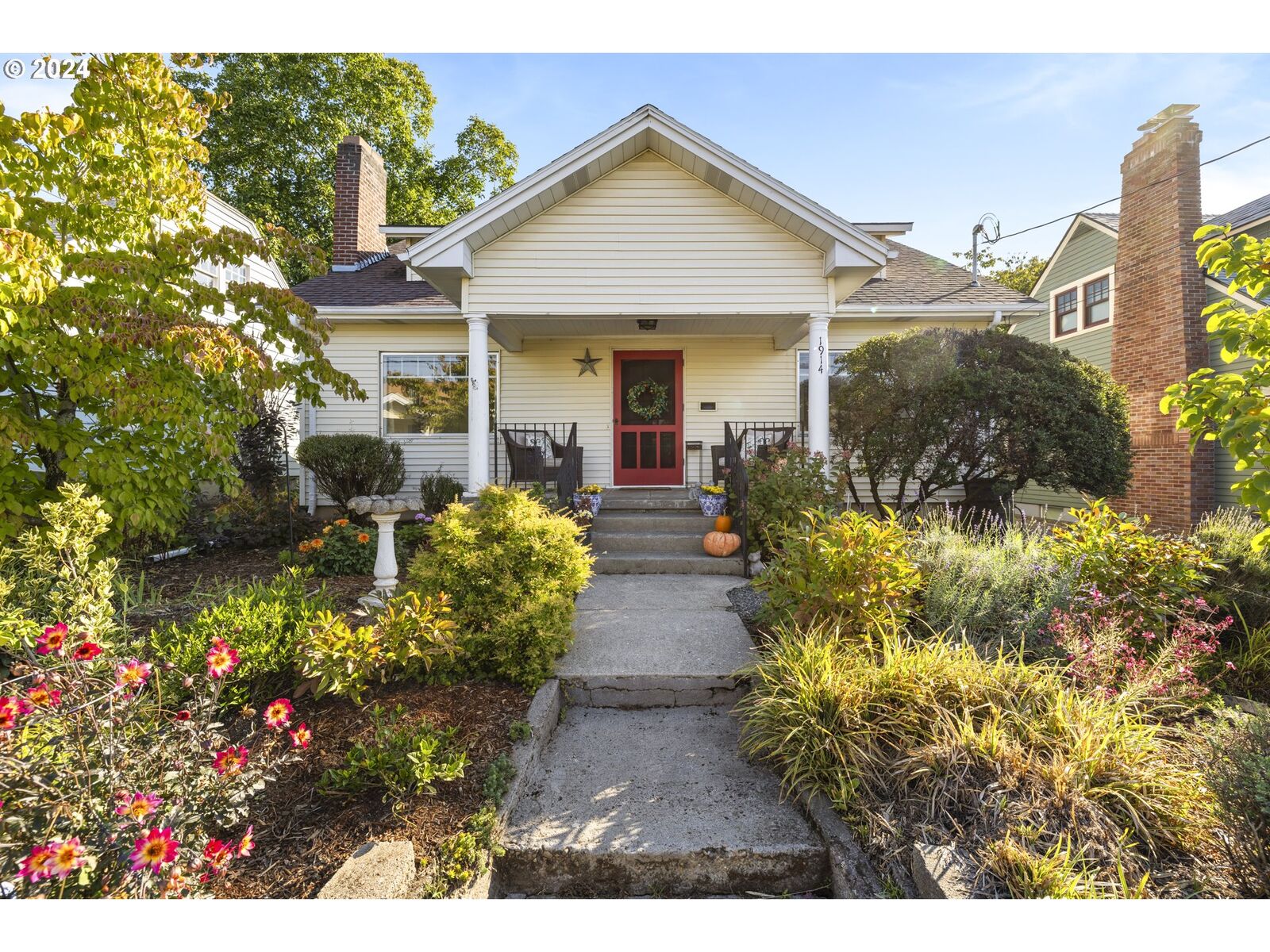 Property Photo: 1914 SE 59th Ave OR 97215