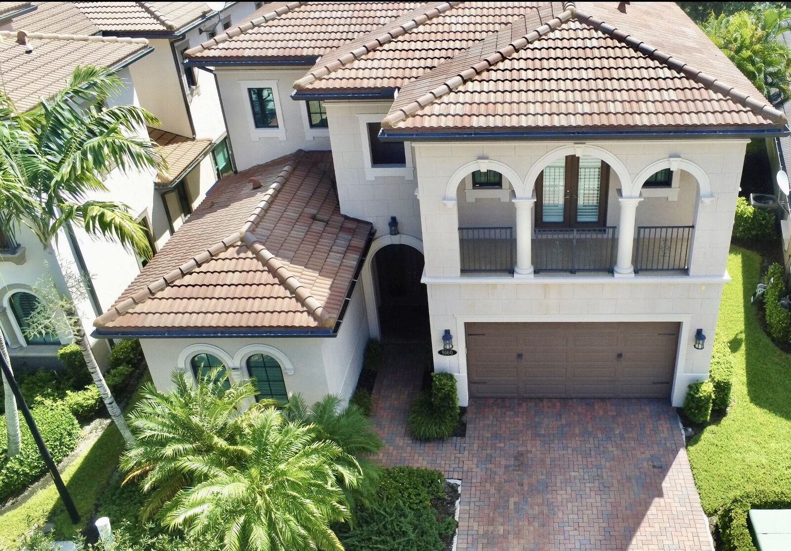 Property Photo: 9160 Meridian Drive E FL 33076