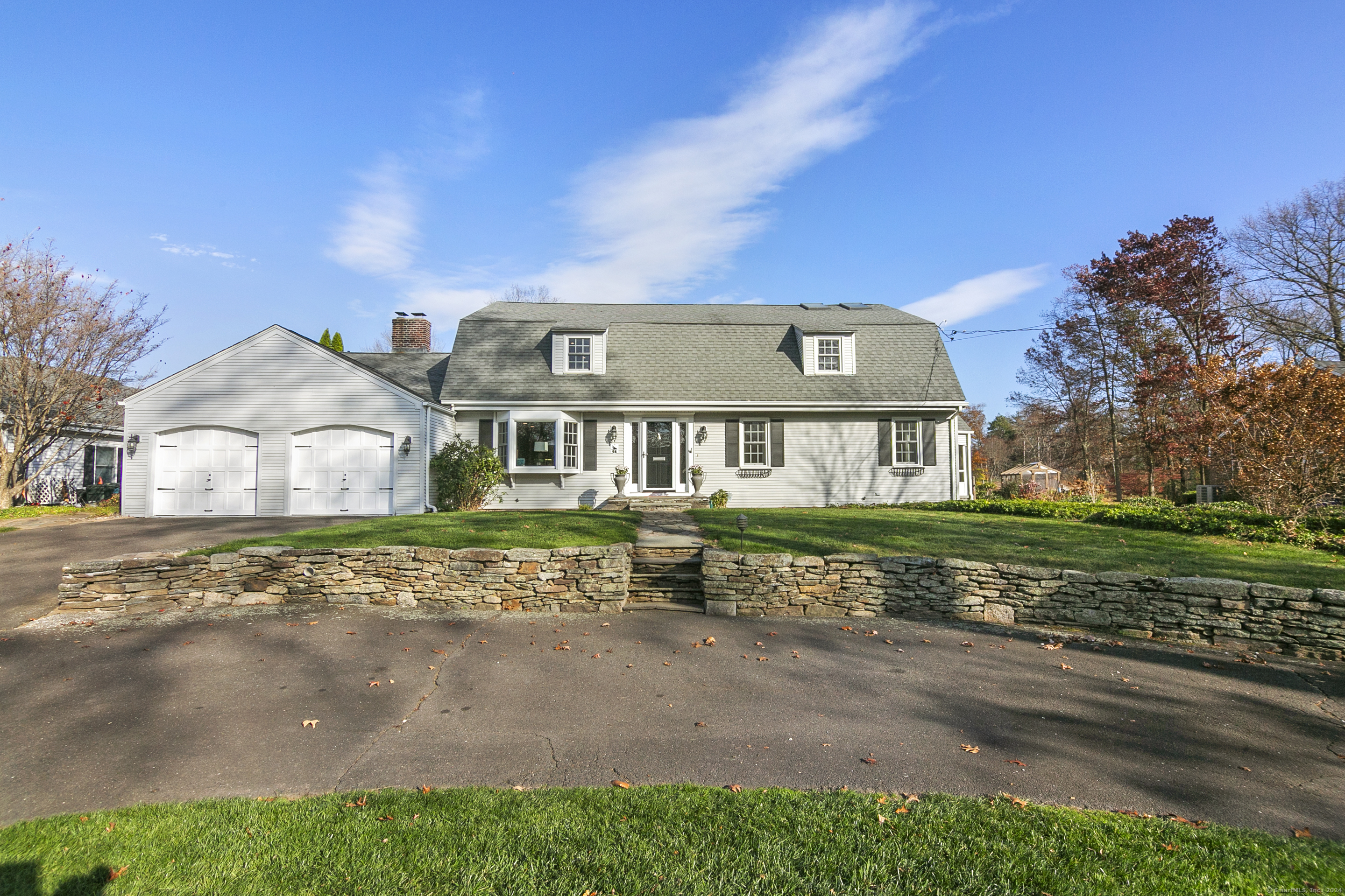 Property Photo: 98 Waterside Lane CT 06107