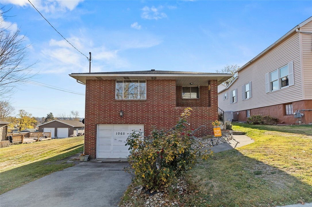 Property Photo:  1065 Bruce St  PA 15301 