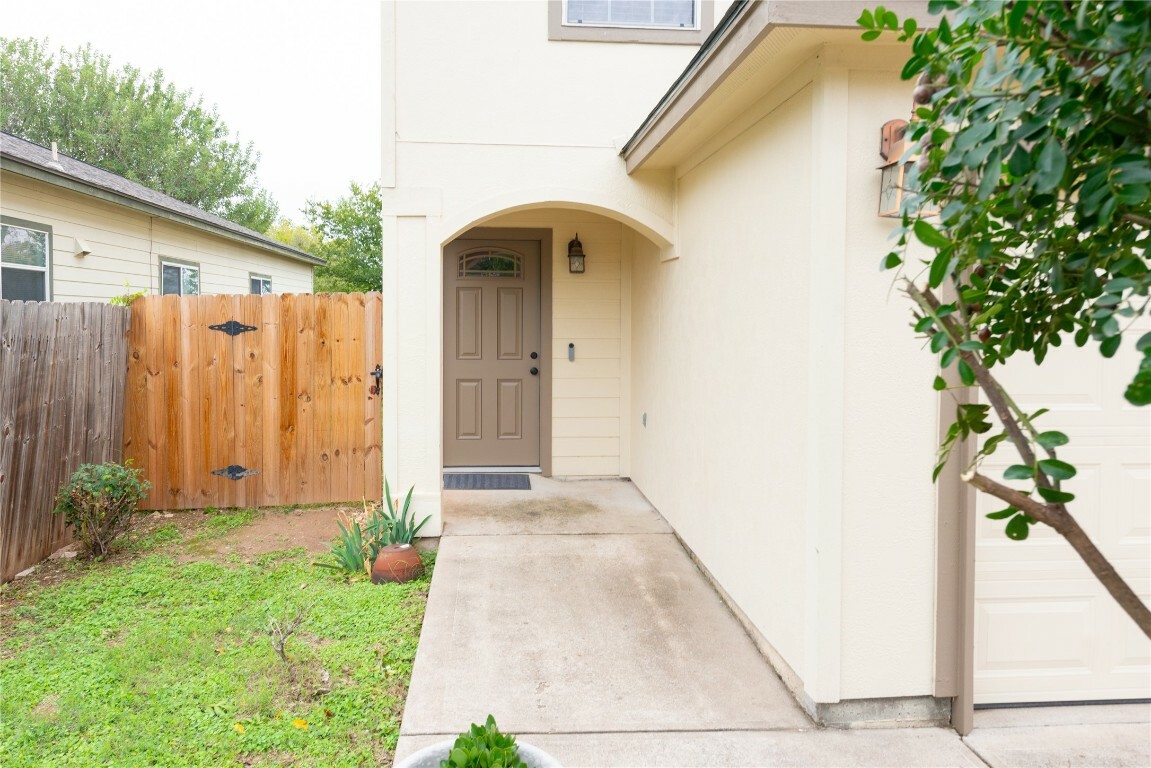 Property Photo:  7011 Thannas Way  TX 78744 