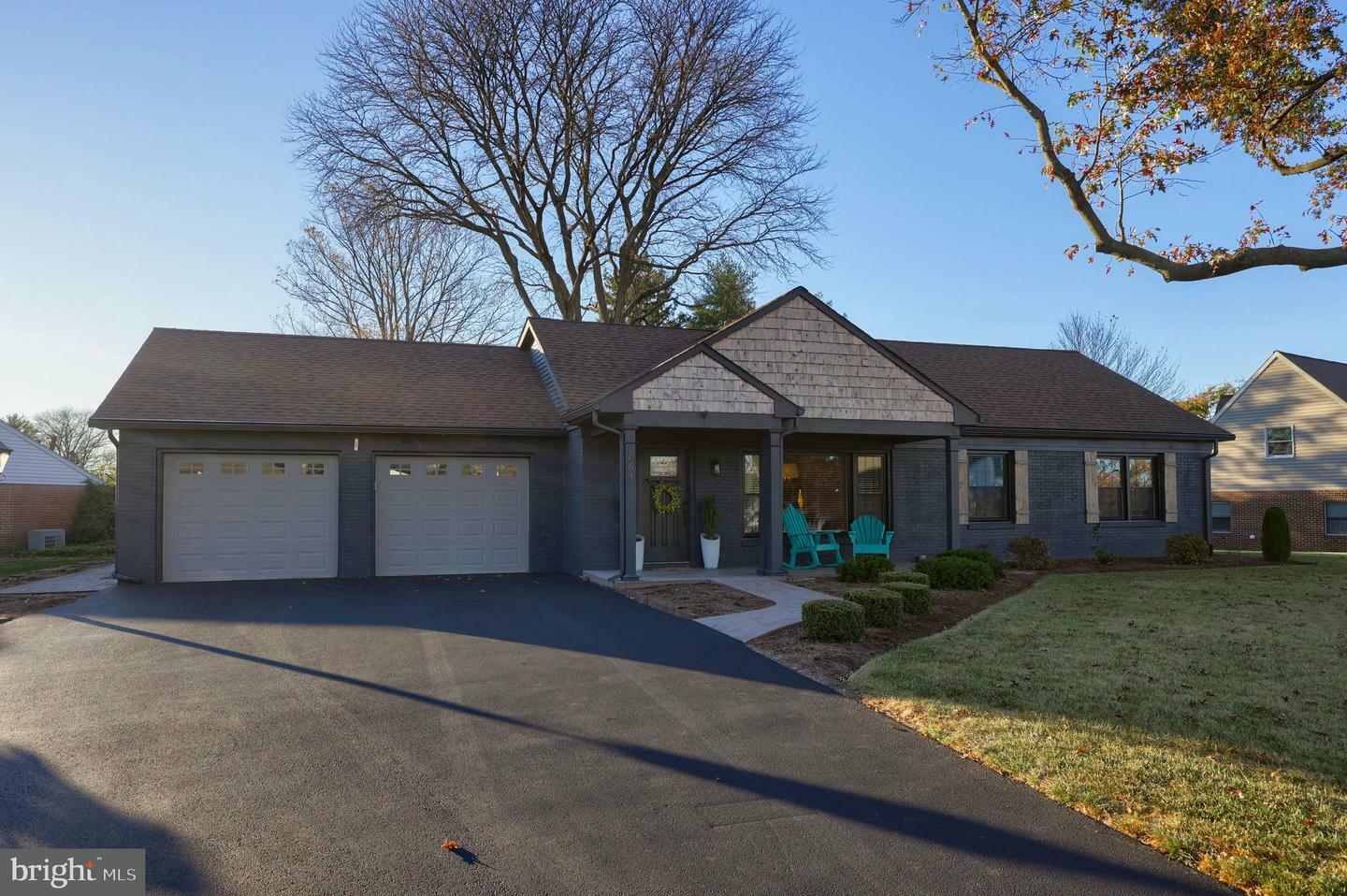 Property Photo:  865 Robin Road  PA 17601 