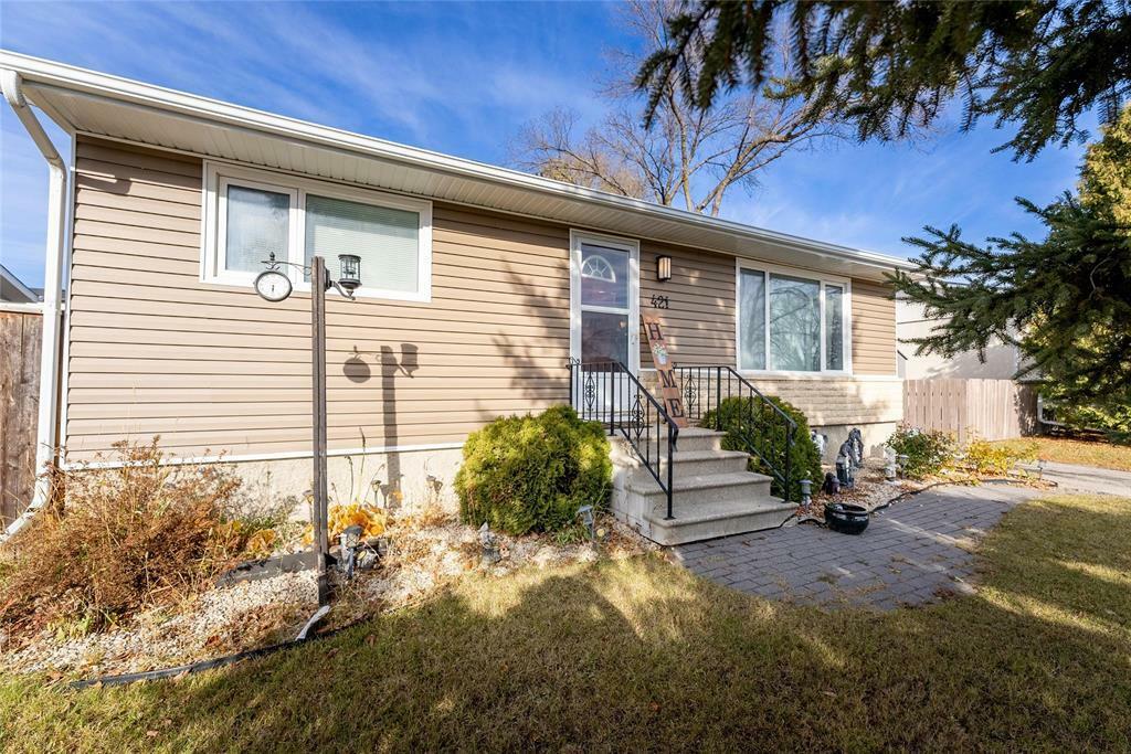 Property Photo:  421 Wales Avenue  MB R2M 2T1 