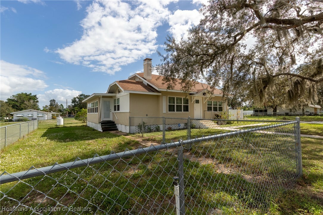 Property Photo:  1822 Pasadena Avenue  FL 33870 