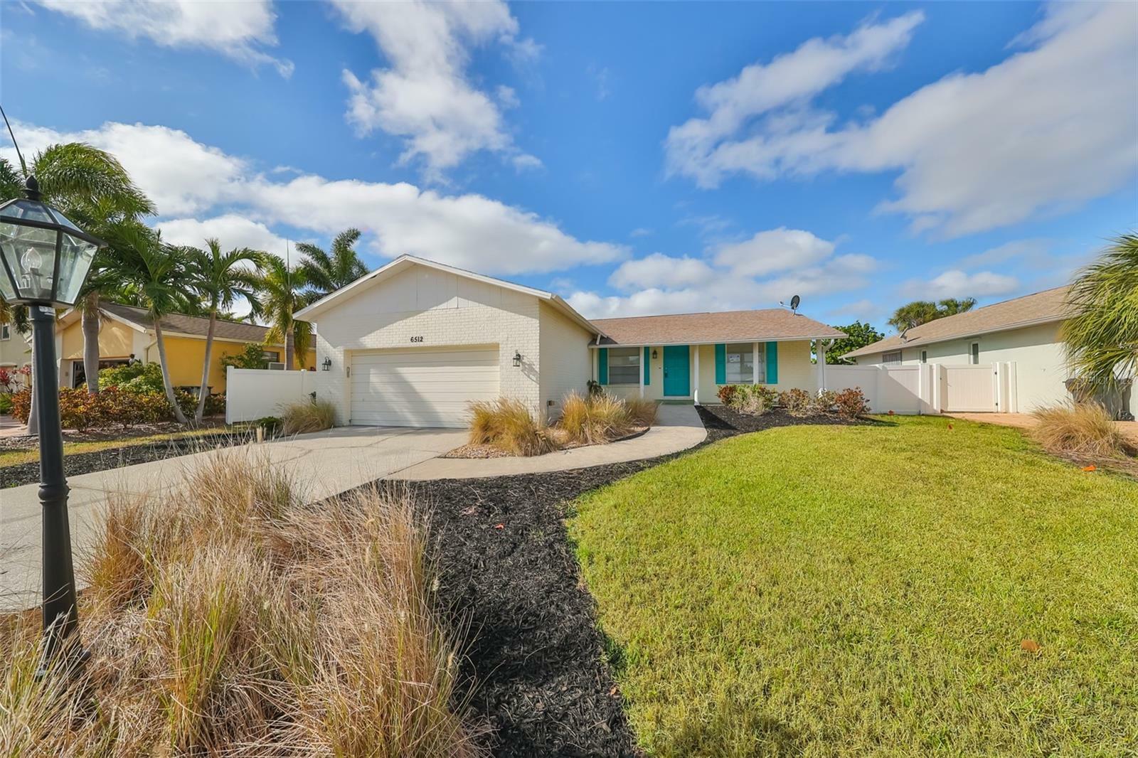 Property Photo:  6512 Bimini Court  FL 33572 