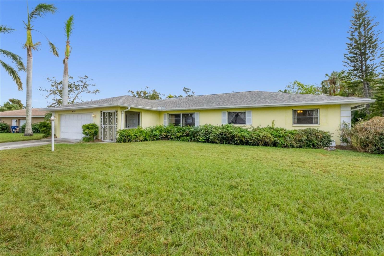 4728 Palm Aire Circle  Sarasota FL 34243 photo