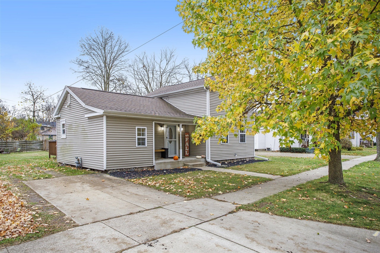 Property Photo:  611 East Street  MI 49093 