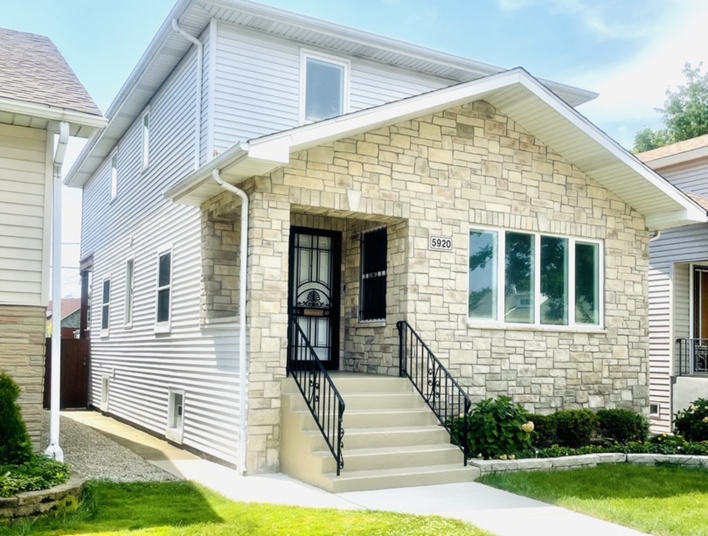 Property Photo:  5920 N Elston Avenue  IL 60646 