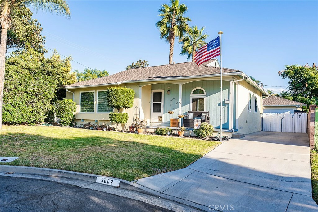 Property Photo:  9002 Maryknoll Ave  CA 90605 