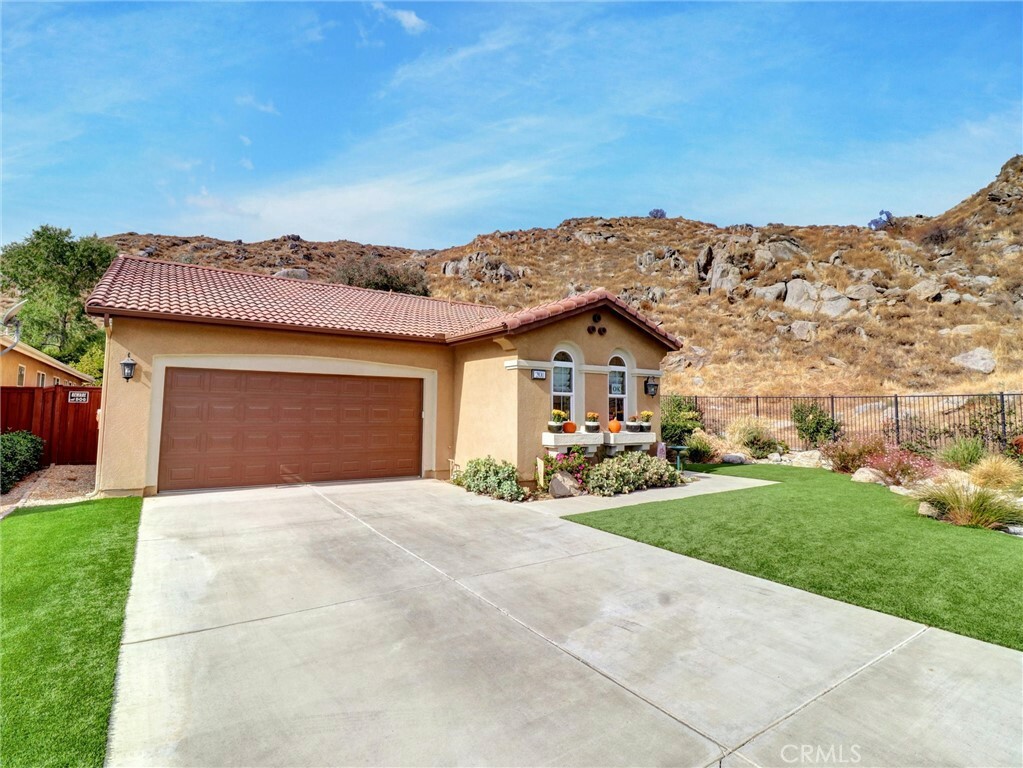 Property Photo:  201 Janzen Way  CA 92545 