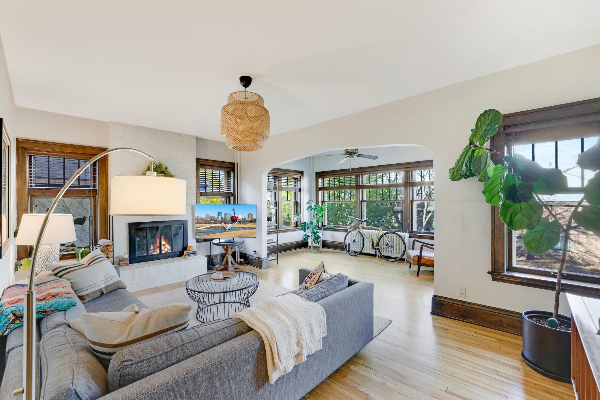 Property Photo:  1925 Dupont Avenue S 3  MN 55403 