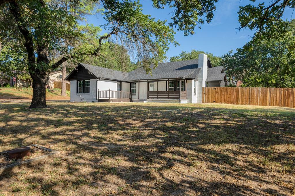 Property Photo:  1101 Lakeview Drive  TX 76020 