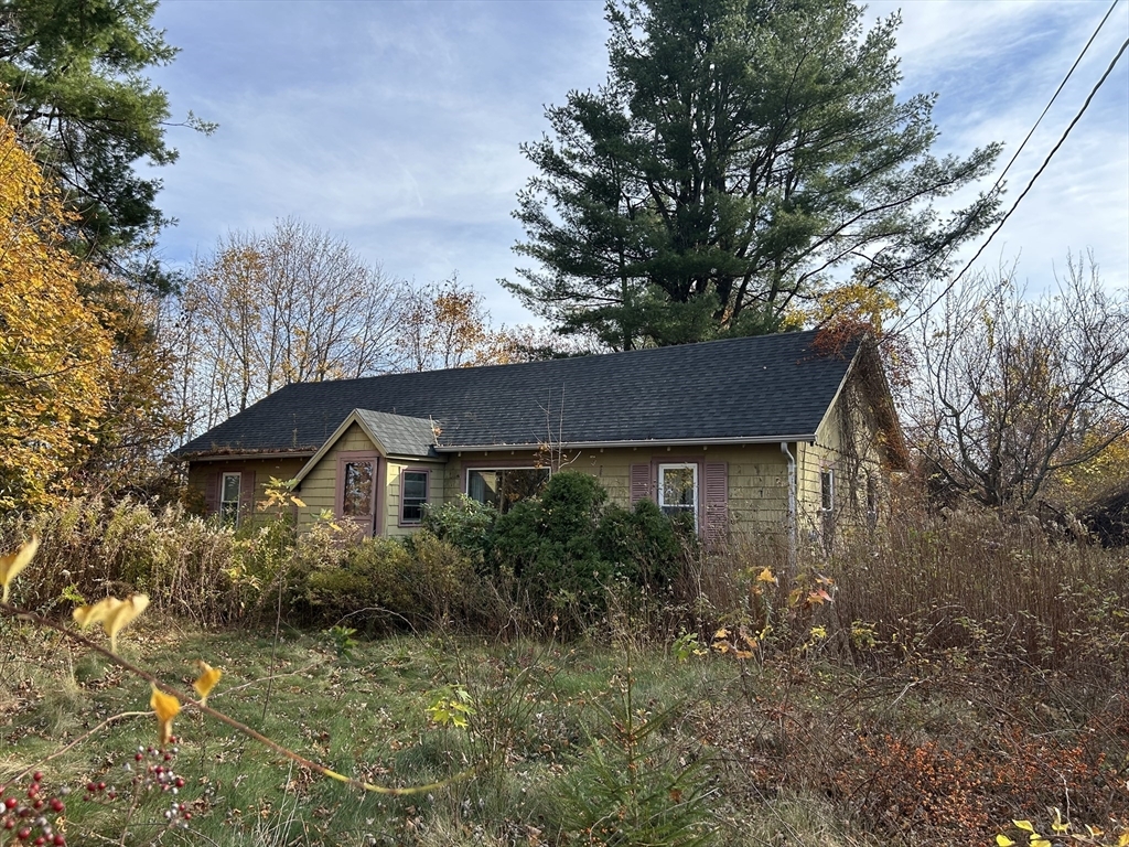 Property Photo:  4 Russell Stage Rd  MA 01008 