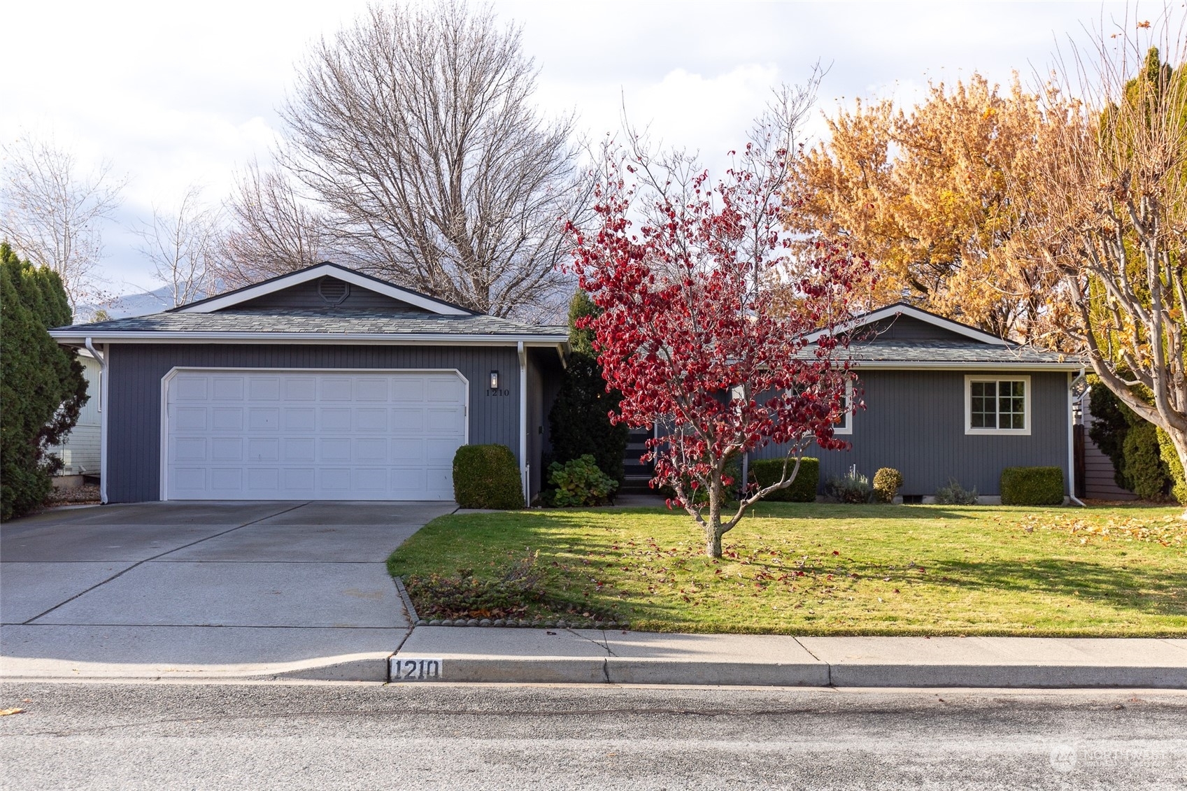 1210 Poplar Avenue  Wenatchee WA 98801 photo