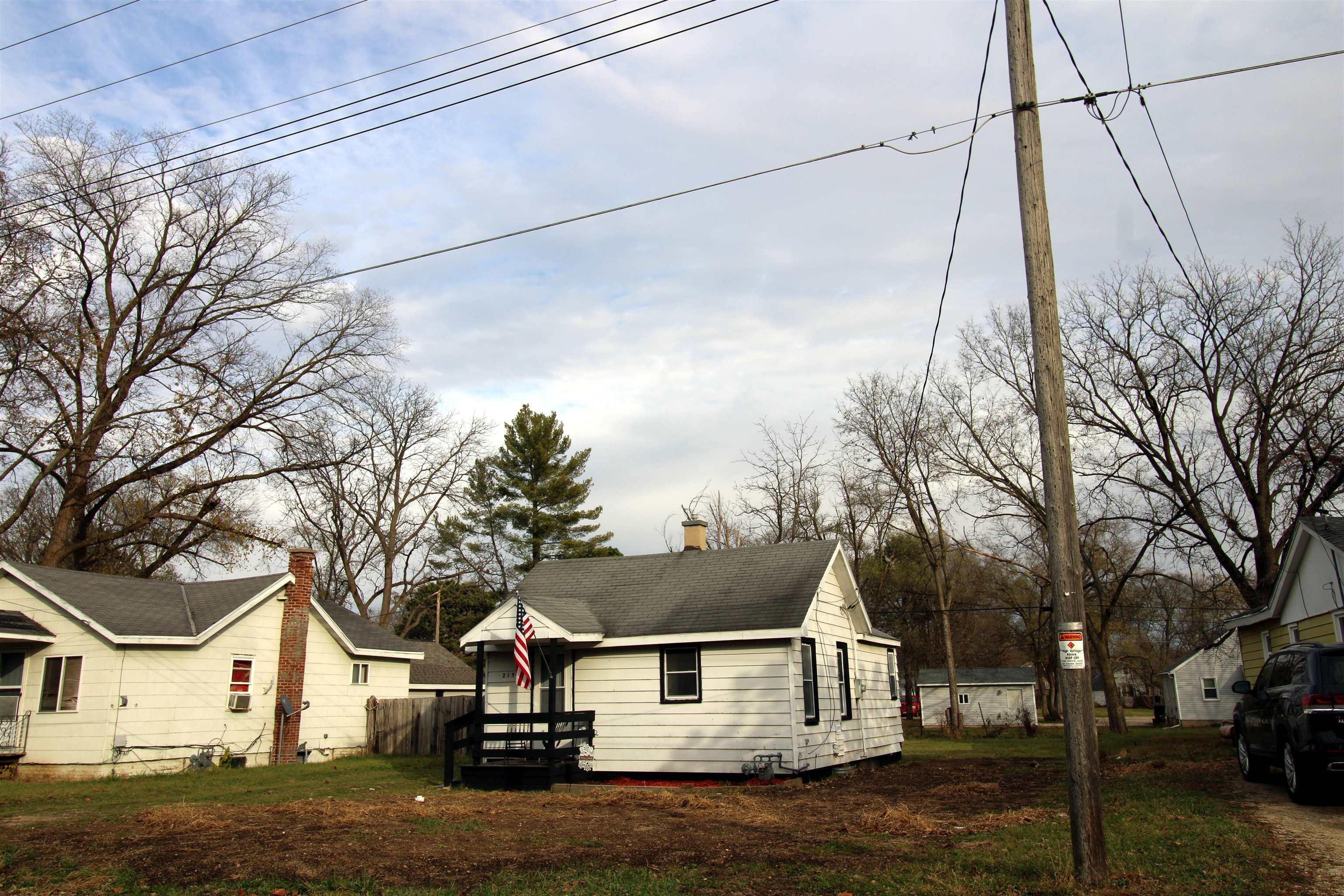 Property Photo:  215 S Moore Street  IL 61080 