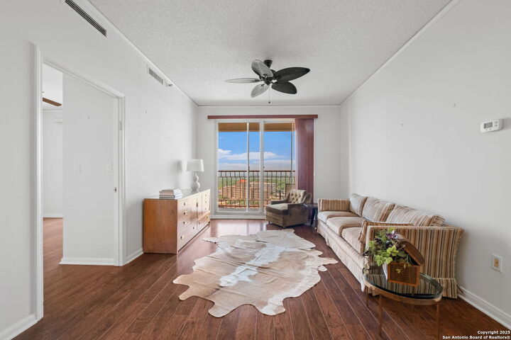 Property Photo:  1 Towers Park Ln 2107  TX 78209 