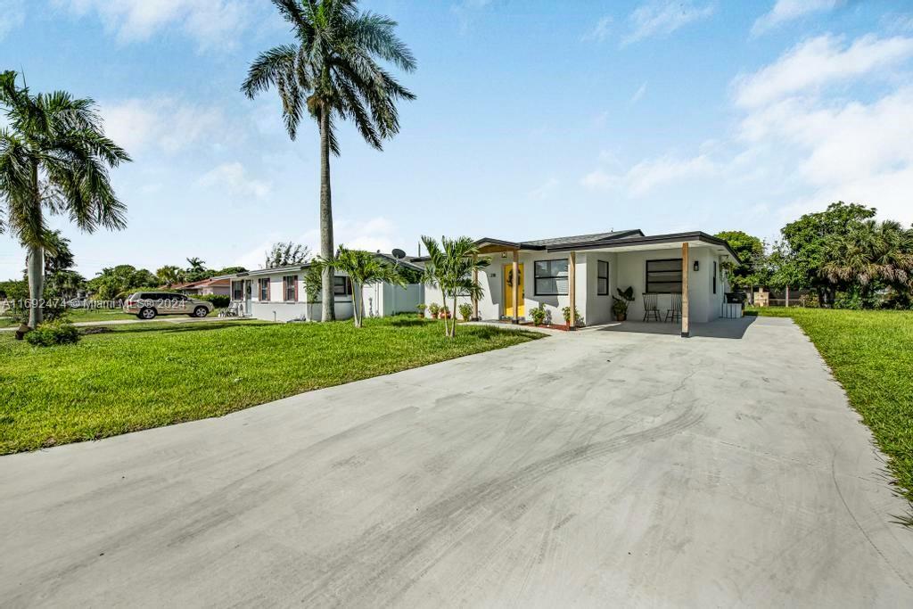 Property Photo:  218 SW 10th Ave -  FL 33444 